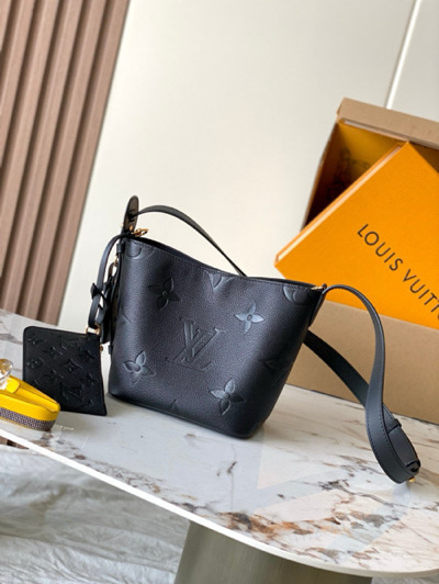 Louis Vuitton M13480 black